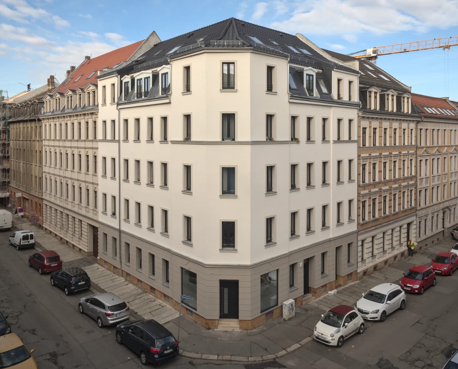 Corner apartment building at the intersection of Herbartstraße and Mierendorffstraße in Leipzig.