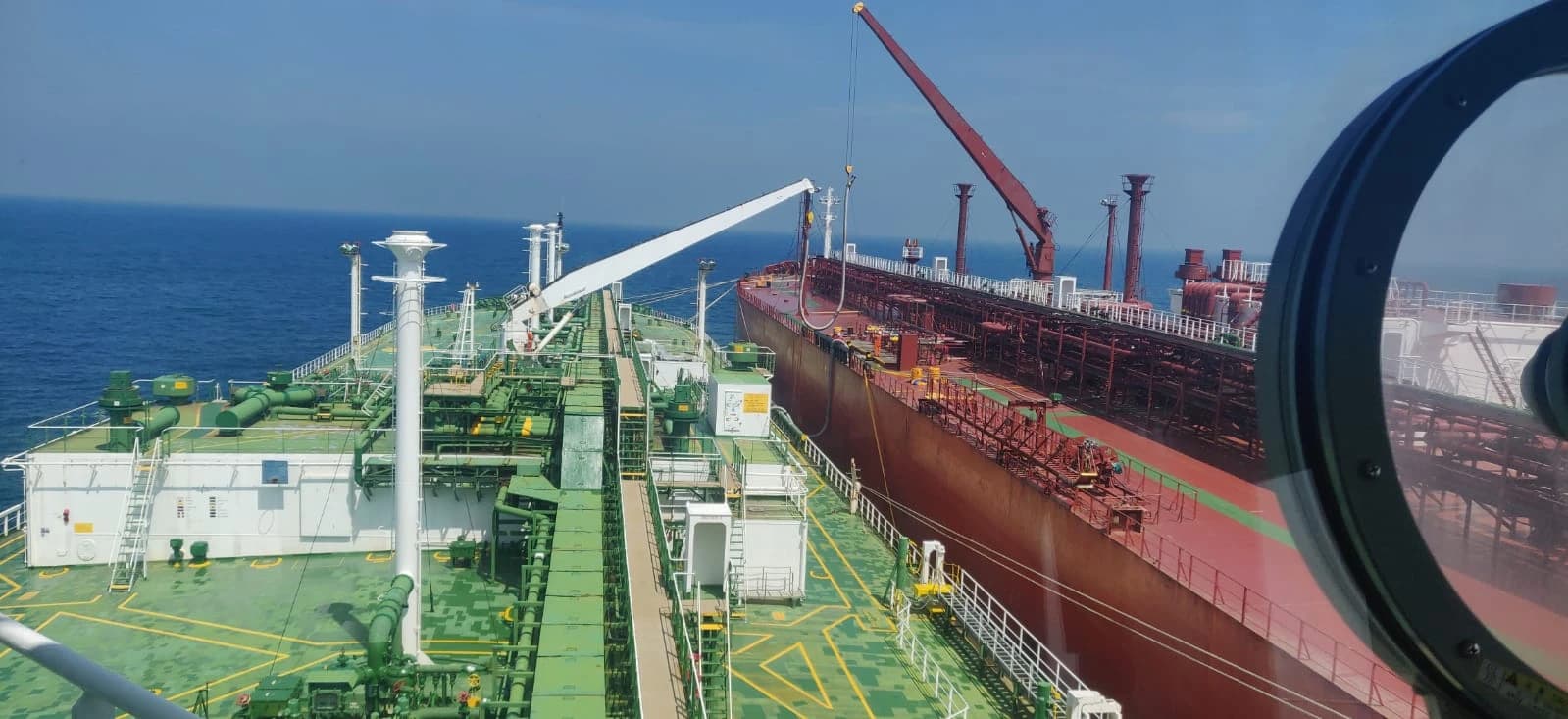 Mother vessel MT YUSHAN and daughter vessel MT HAMPSHIRE performing ship-to-ship operation at sea.