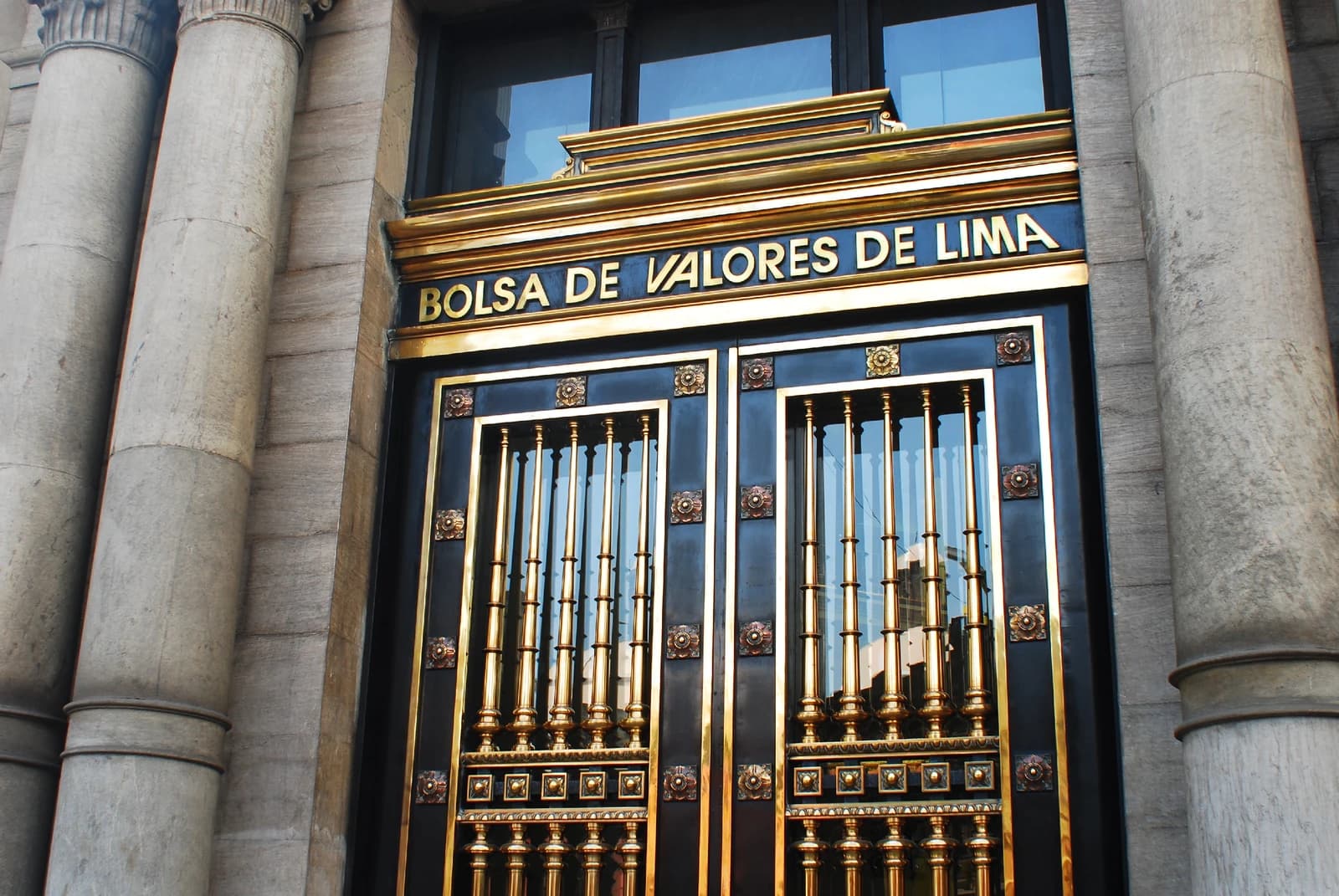 Exterior view of the Bolsa de Valores de Lima building entrance with columns.