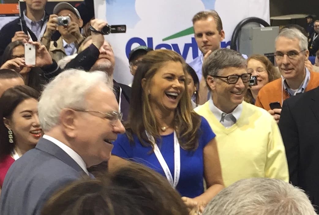 Kathy Ireland, Warren Buffett and Bill Gates attending a Berkshire Hathaway Shareholders Meeting.