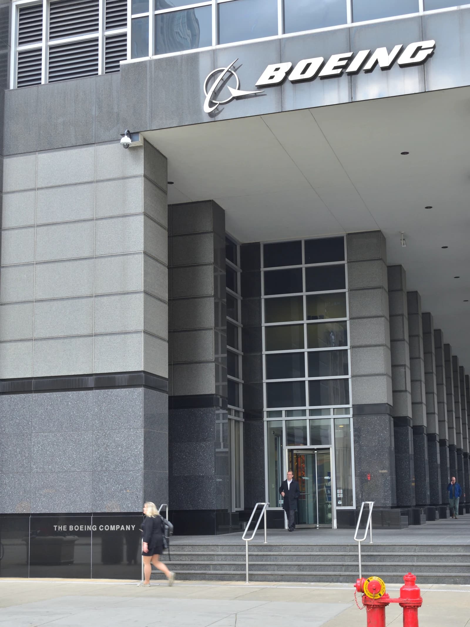 Exterior view of the Boeing Company's headquarters building in Chicago.