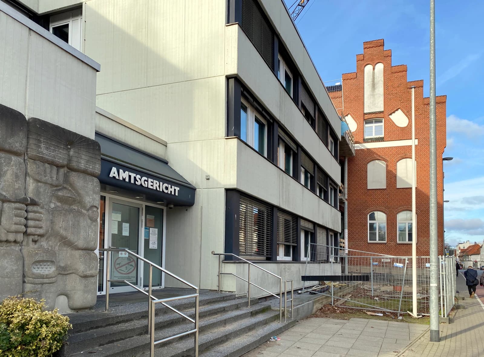 Amtsgericht Rendsburg building exterior showing entrance and facade on a clear day.