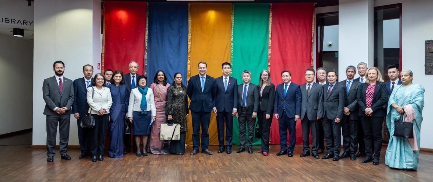 Radosław Sikorski, Polish Minister of Foreign Affairs, stands with a group of ambassadors from Asia-Pacific countries.