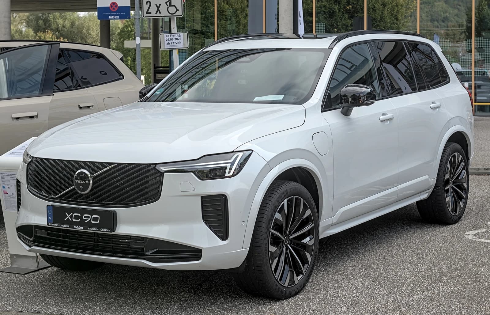 White 2025 Volvo XC90 II luxury SUV at autoMOBIL Tübingen event.