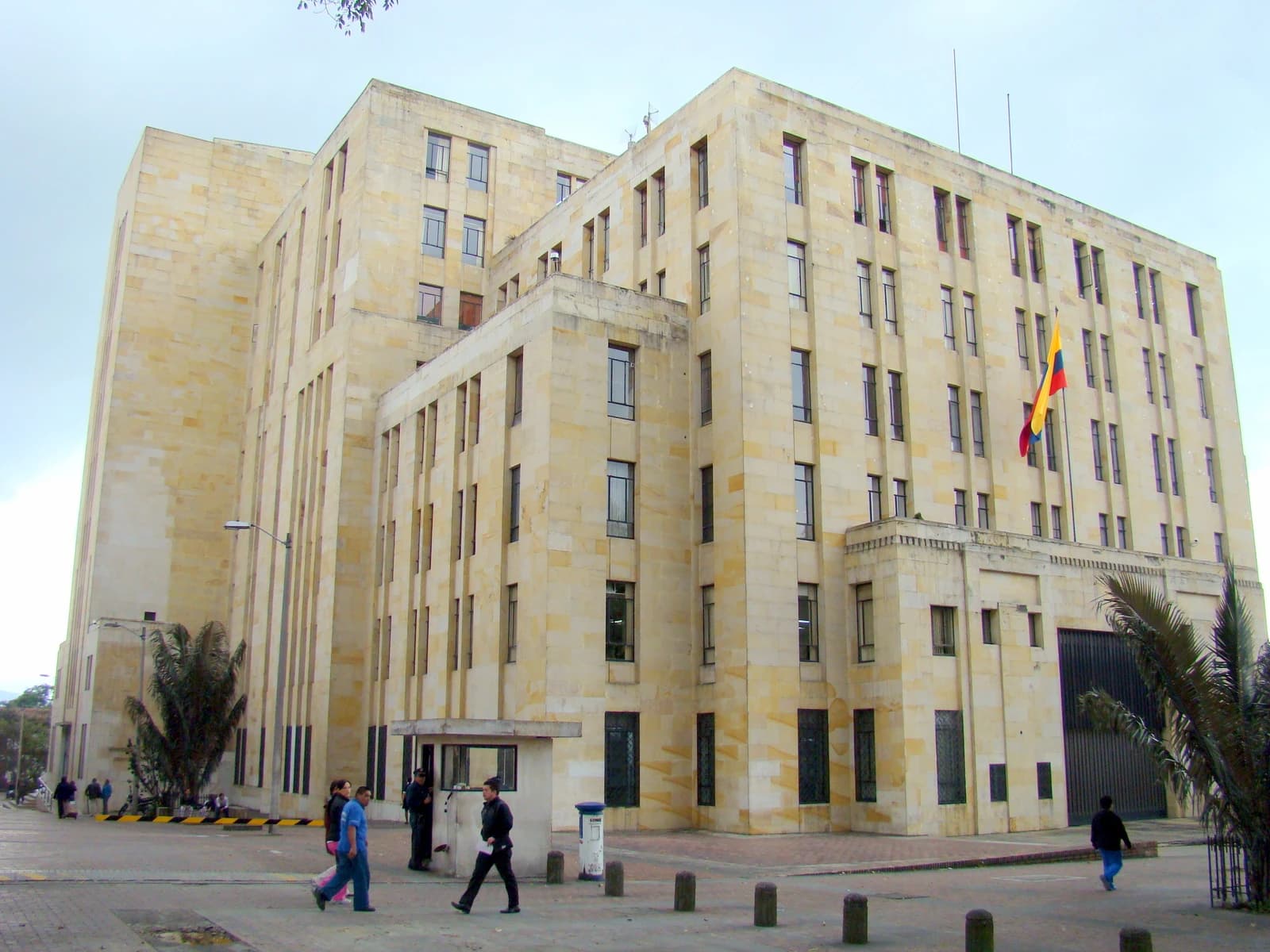 Exterior view of the large stone building housing the Ministry of Finance and Public Credit in Colombia.