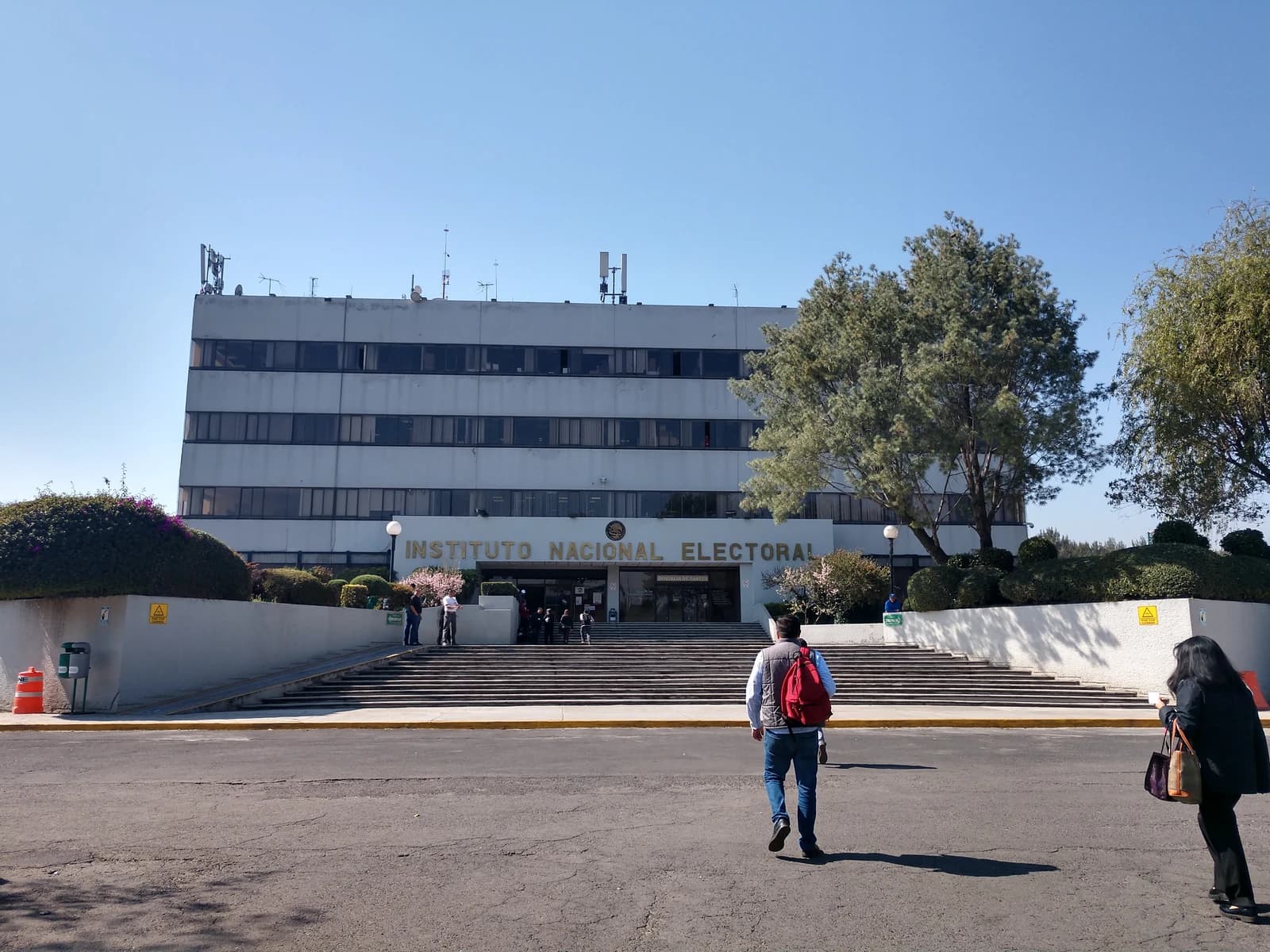Exterior of the Instituto Nacional Electoral headquarters building on a clear day.