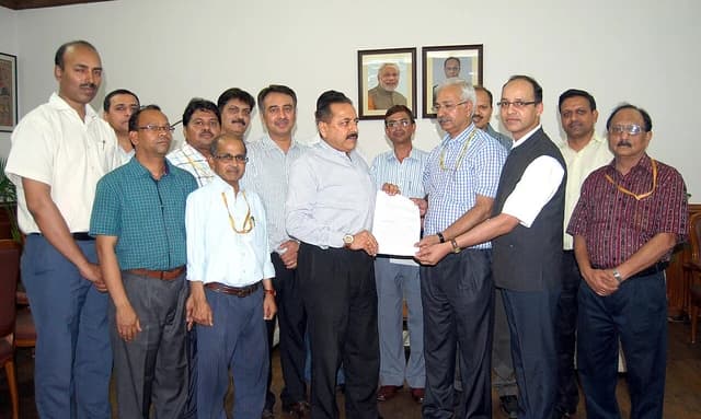 A delegation of Central Secretariat Service employees calling on the Minister of State.