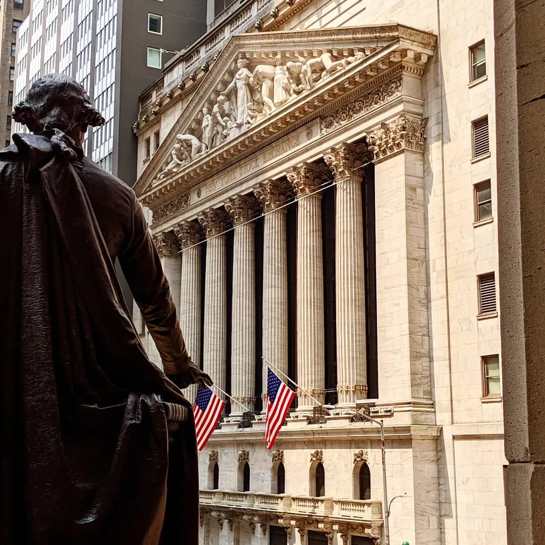 Statue of George Washington in front of the New York Stock Exchange building.