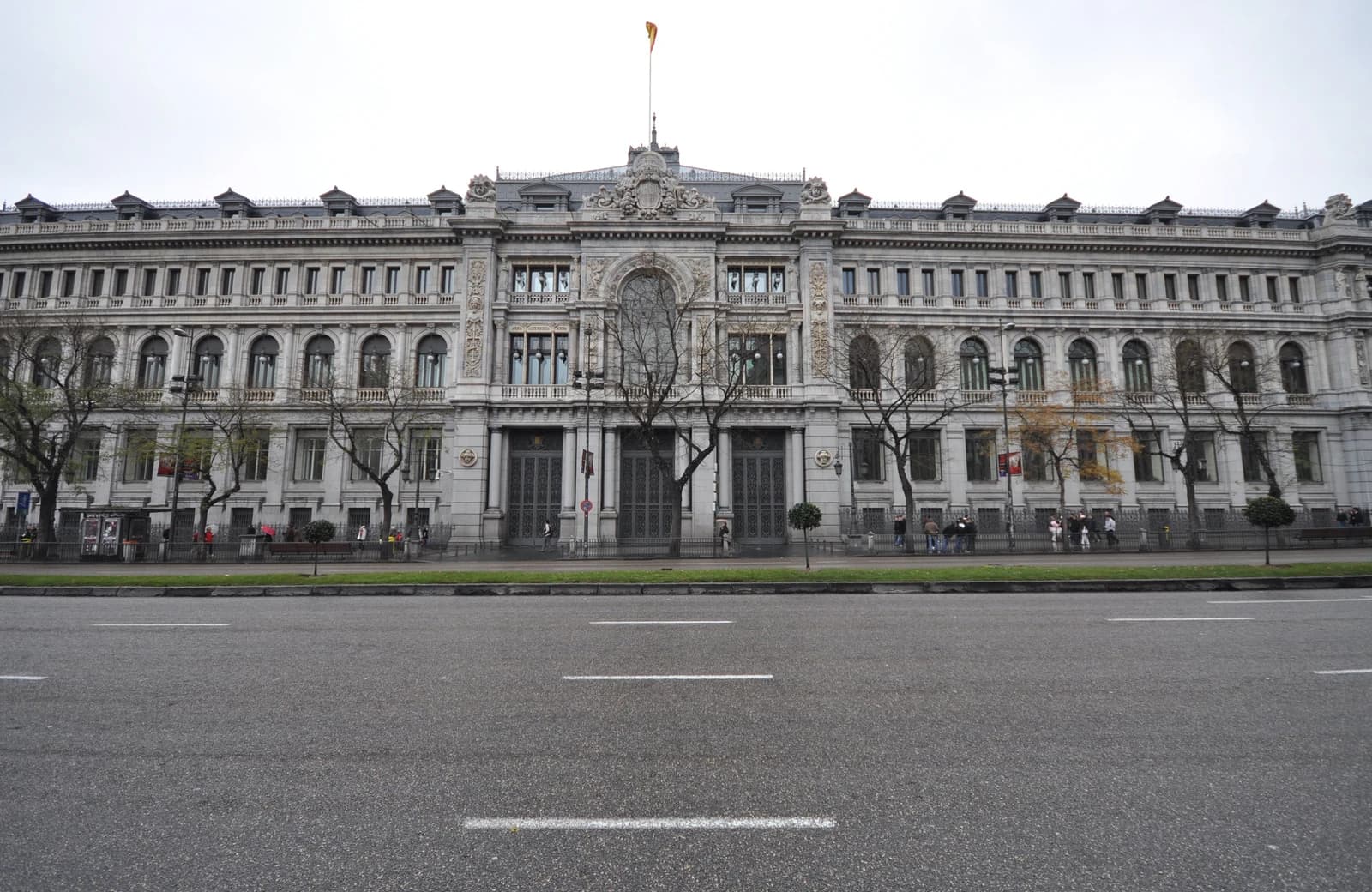 Exterior view of the Banco de España headquarters building in Madrid.