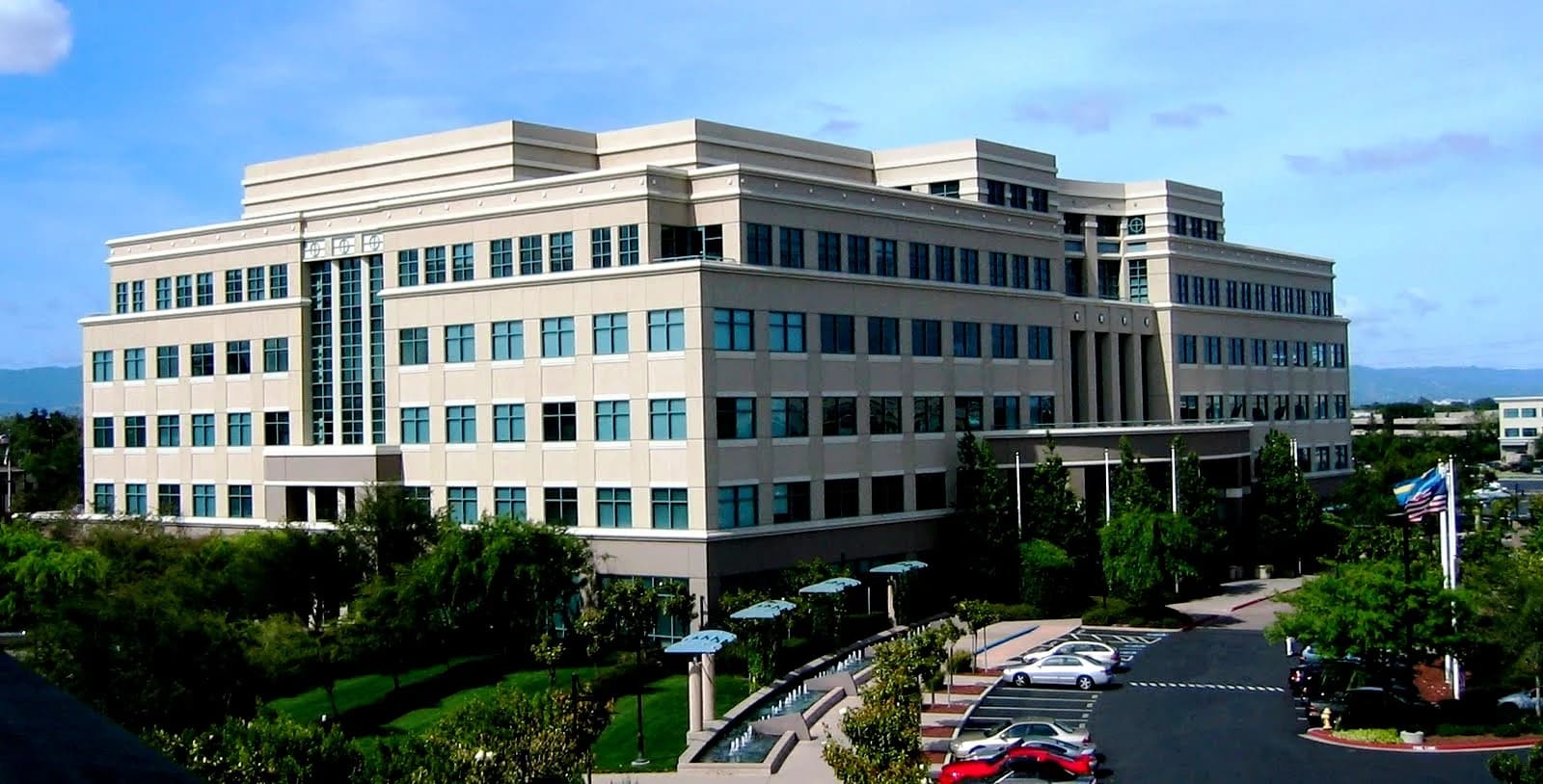 Exterior view of Cisco Systems Headquarters Building 10 on a clear day.