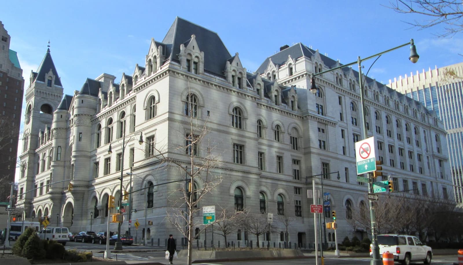 U.S. Post Office and Bankruptcy Court building stands under a clear sky in Brooklyn.