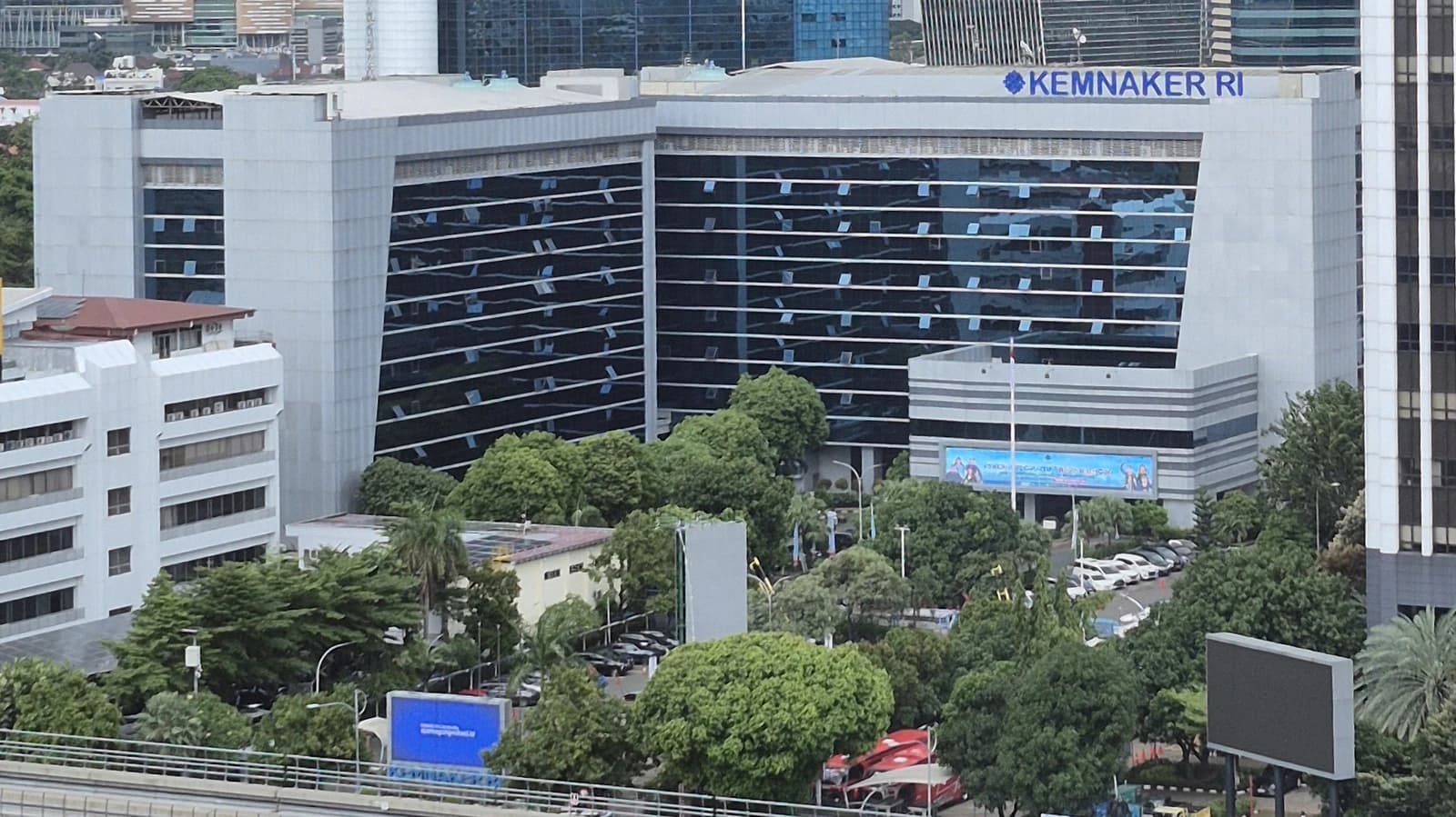 Exterior of Gedung Kementerian Ketenagakerjaan (Ministry of Manpower) in Indonesia.