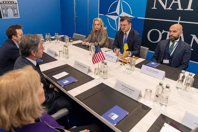 US Secretary of State Antony Blinken and Ukrainian Foreign Minister Dmytro Kuleba seated at a table.