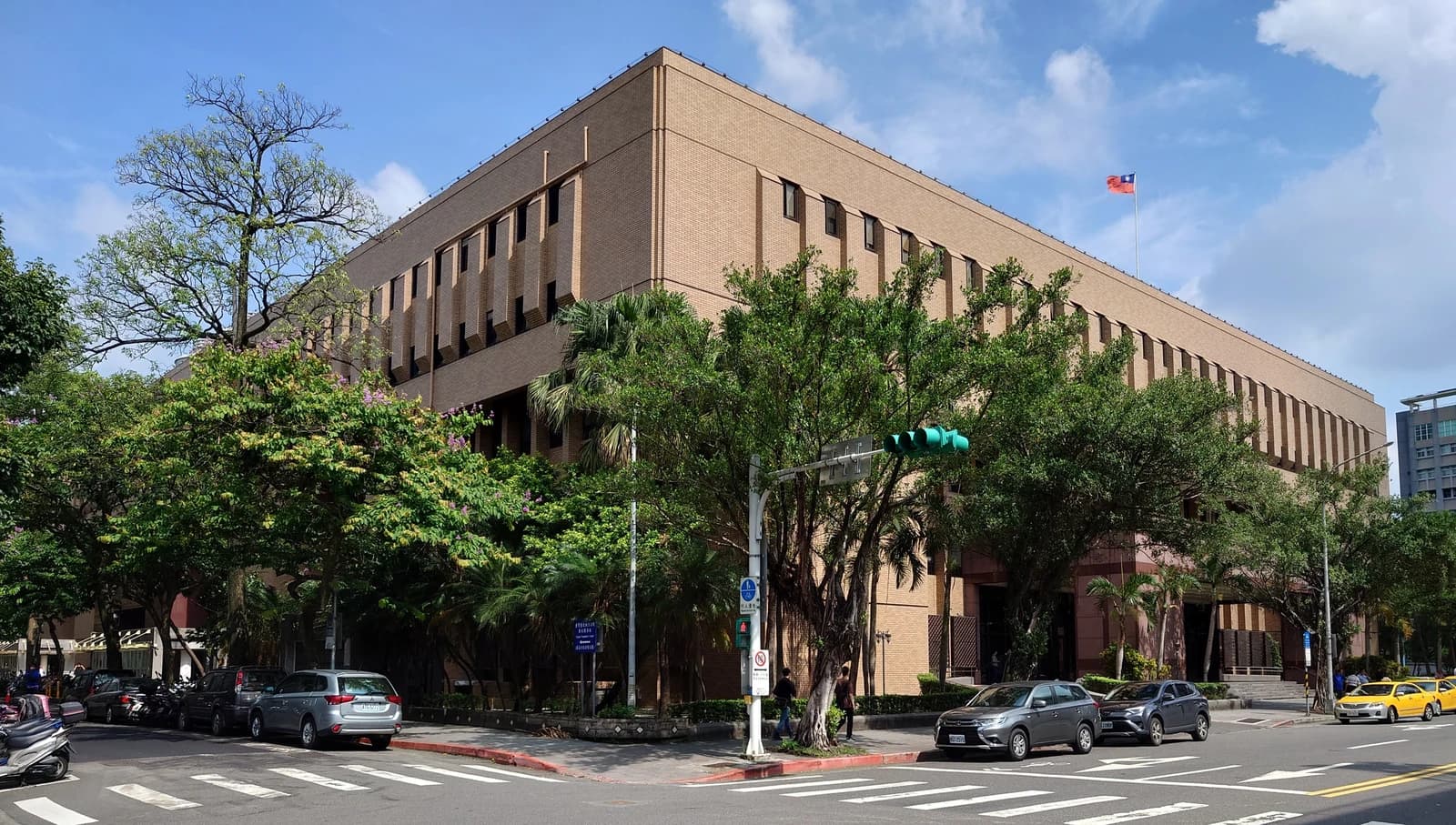 Exterior view of the Taipei District Courthouse in Taiwan on a sunny day.