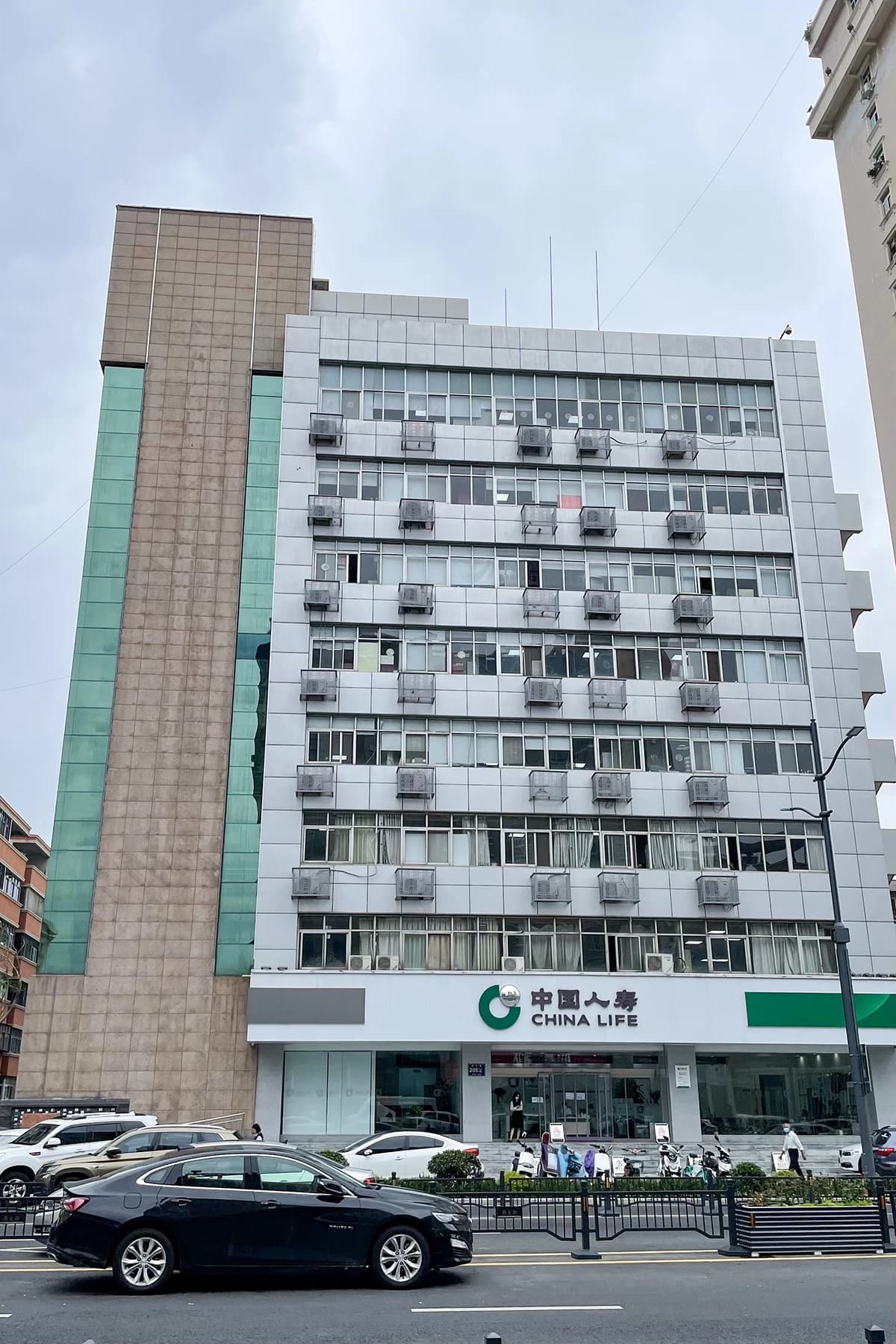 Exterior view of the Xi Dajie Customer Service Center for China Life Insurance.