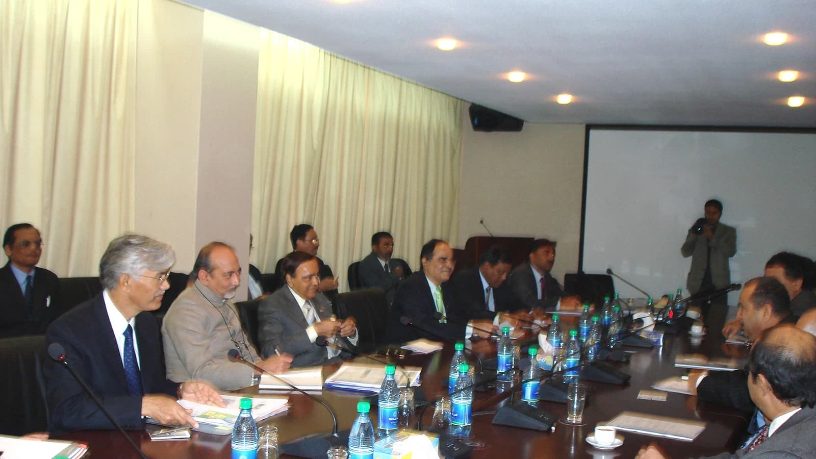 Shri Murli Deora, Union Minister of Petroleum & Natural Gas, at delegation talks with Dr. Shukri Ghanem.