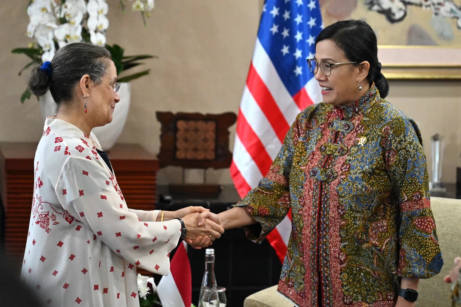 US Ambassador Kamala Lakhdhir shakes hands with Indonesian Finance Minister Sri Mulyani Indrawati.