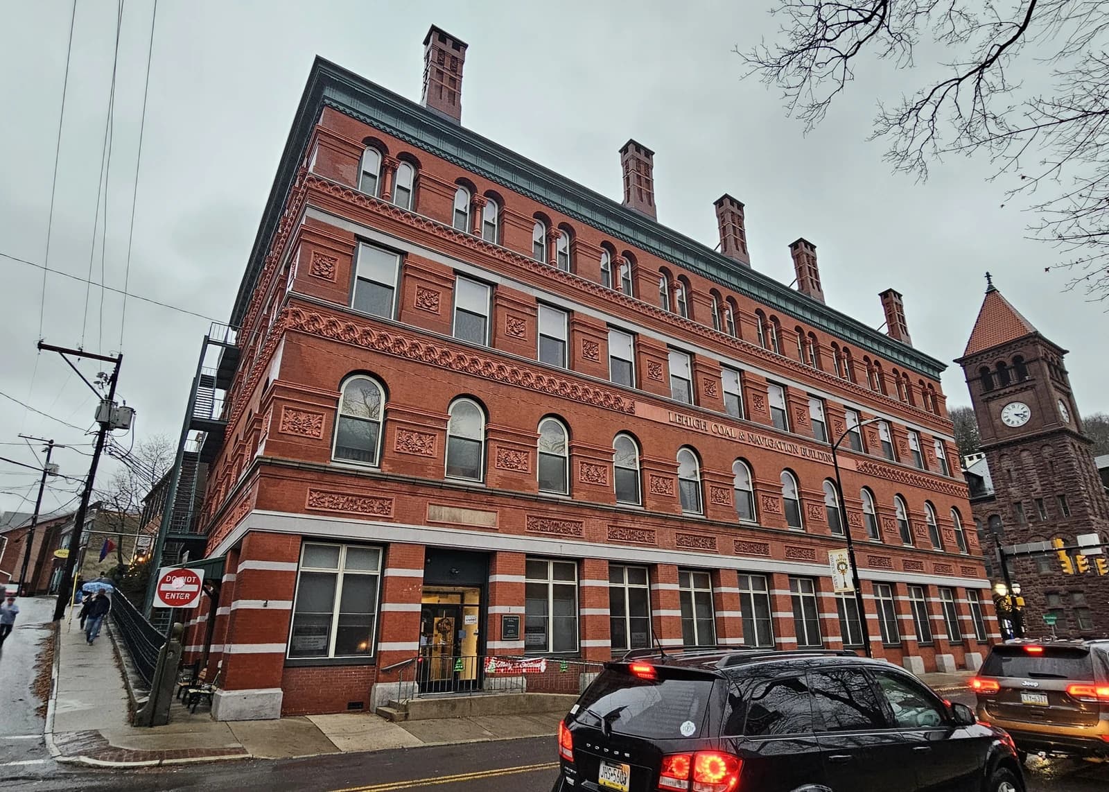 Lehigh Coal & Navigation Company headquarters building in a town.