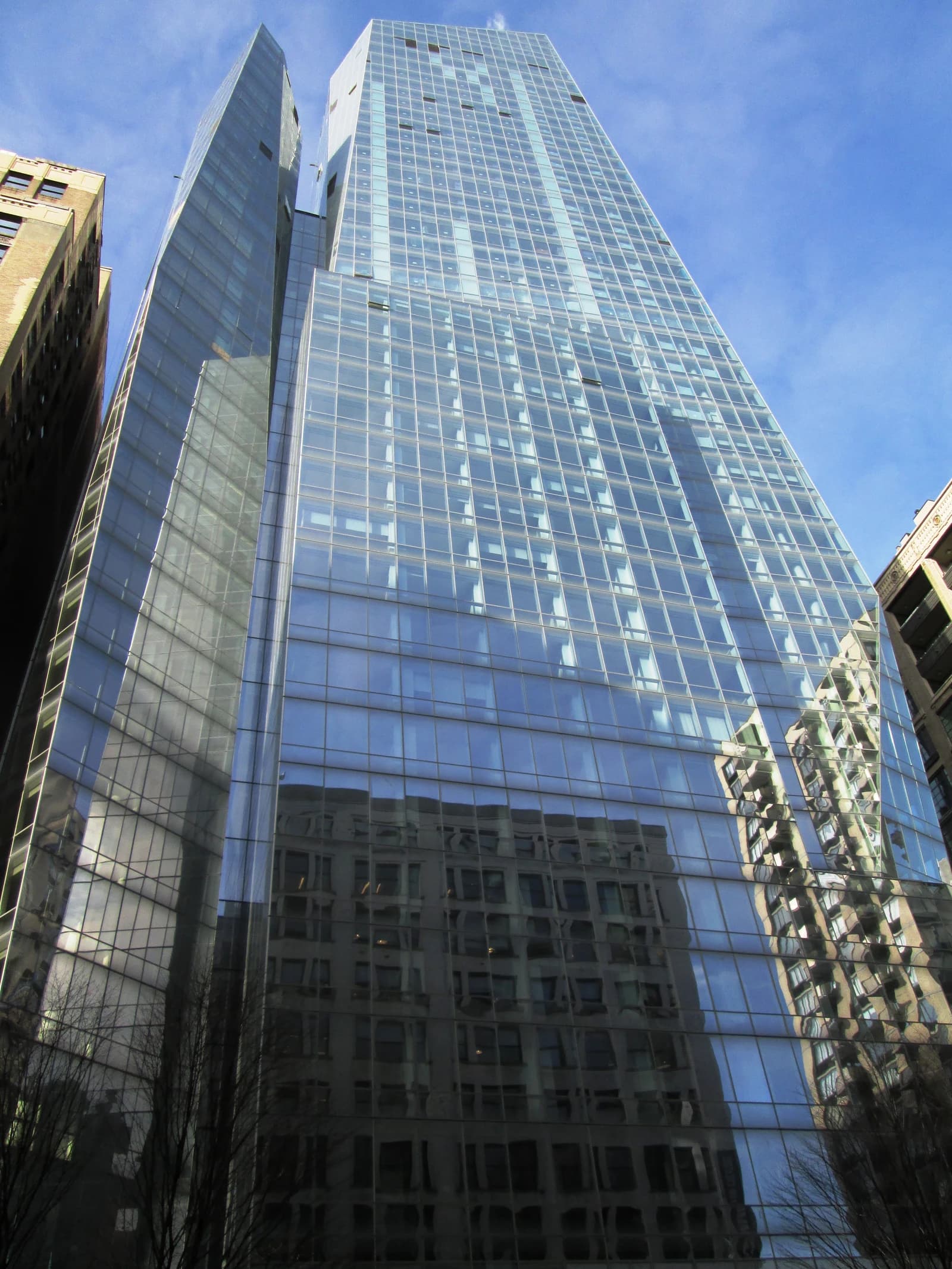 Exterior view of 400 Park Avenue South, a residential tower in Manhattan with reflections.