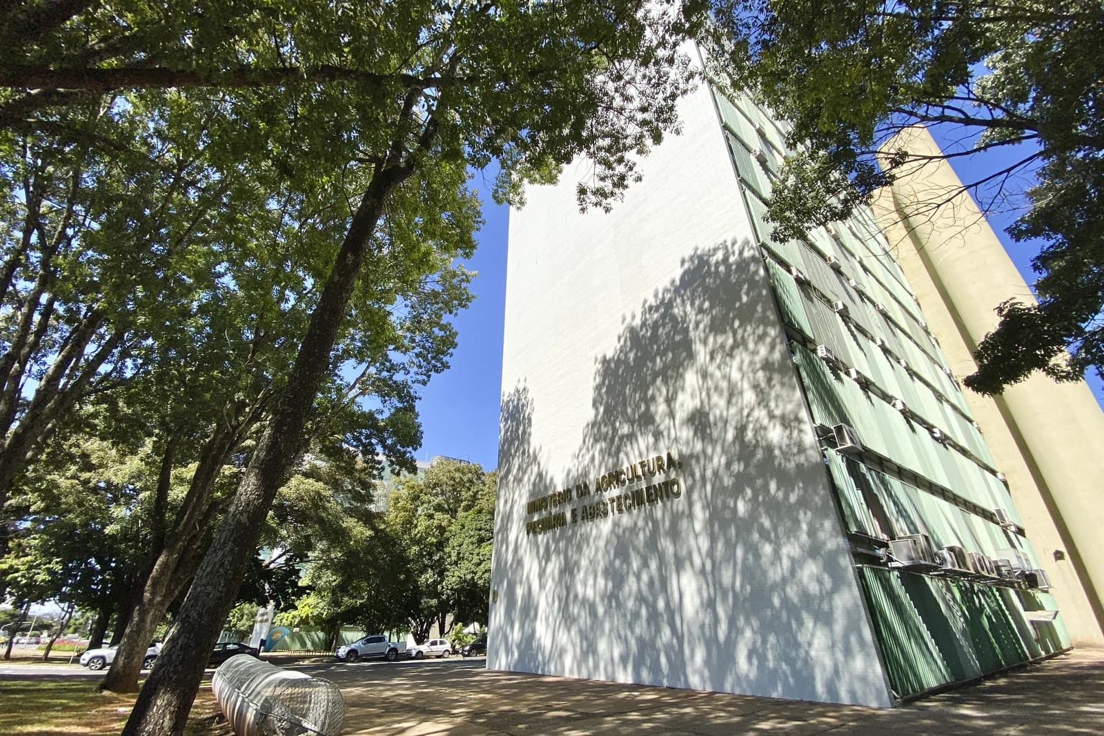 Exterior of the Ministry of Agriculture, Livestock, and Food Supply building in Brazil.