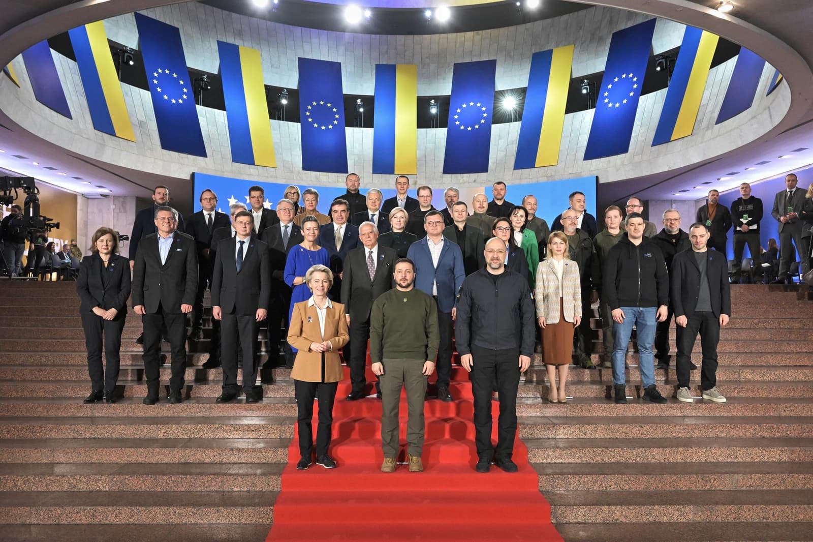 European Commission President Ursula von der Leyen and Ukrainian President Volodymyr Zelenskyy standing with officials.