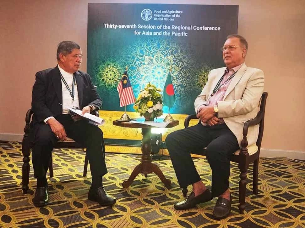 Agriculture Ministers Mohammad Abdus Shahid and Mohammad Sabu sitting at FAO Conference in Colombo.