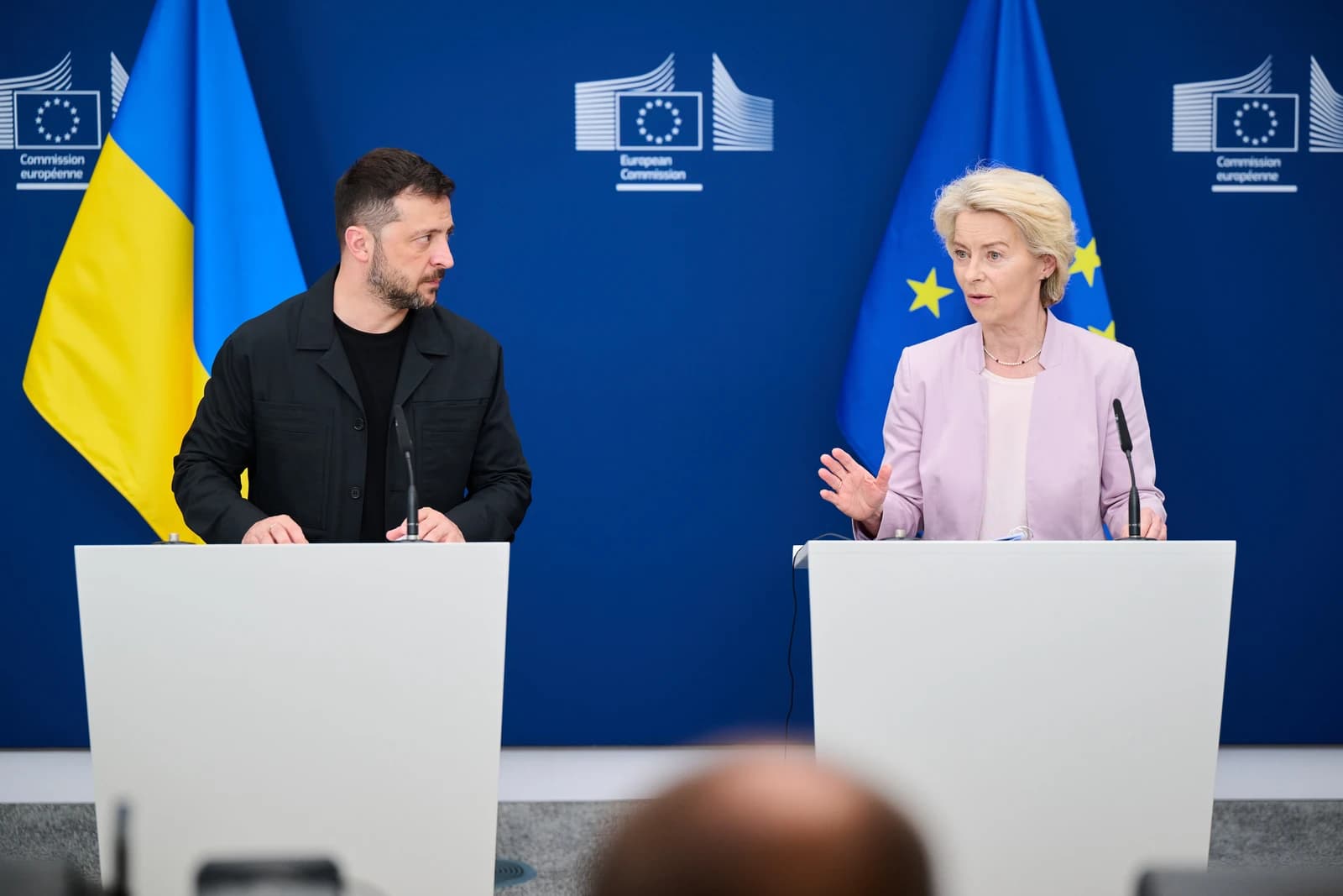 Volodymyr Zelensky, President of Ukraine, and Ursula von der Leyen, President of the European Commission, at a press conference.