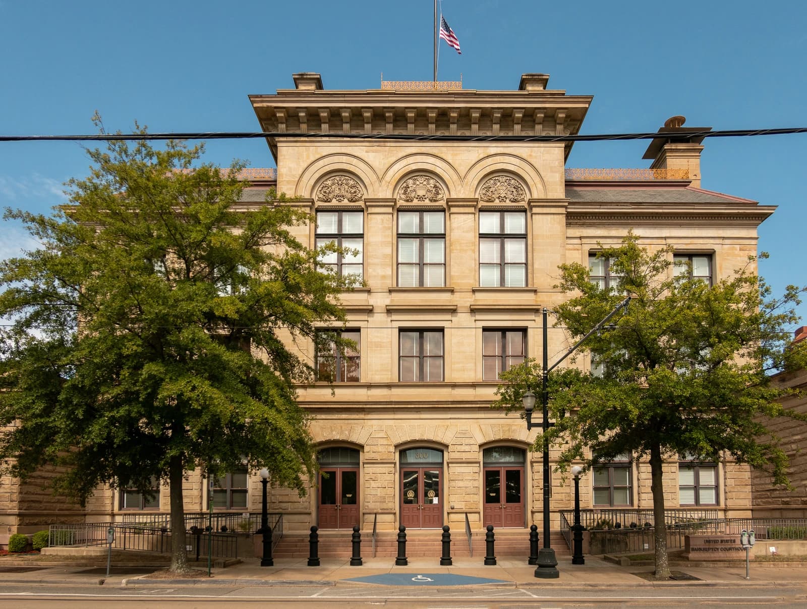 Exterior view of the United States Bankruptcy Court building in Arkansas.