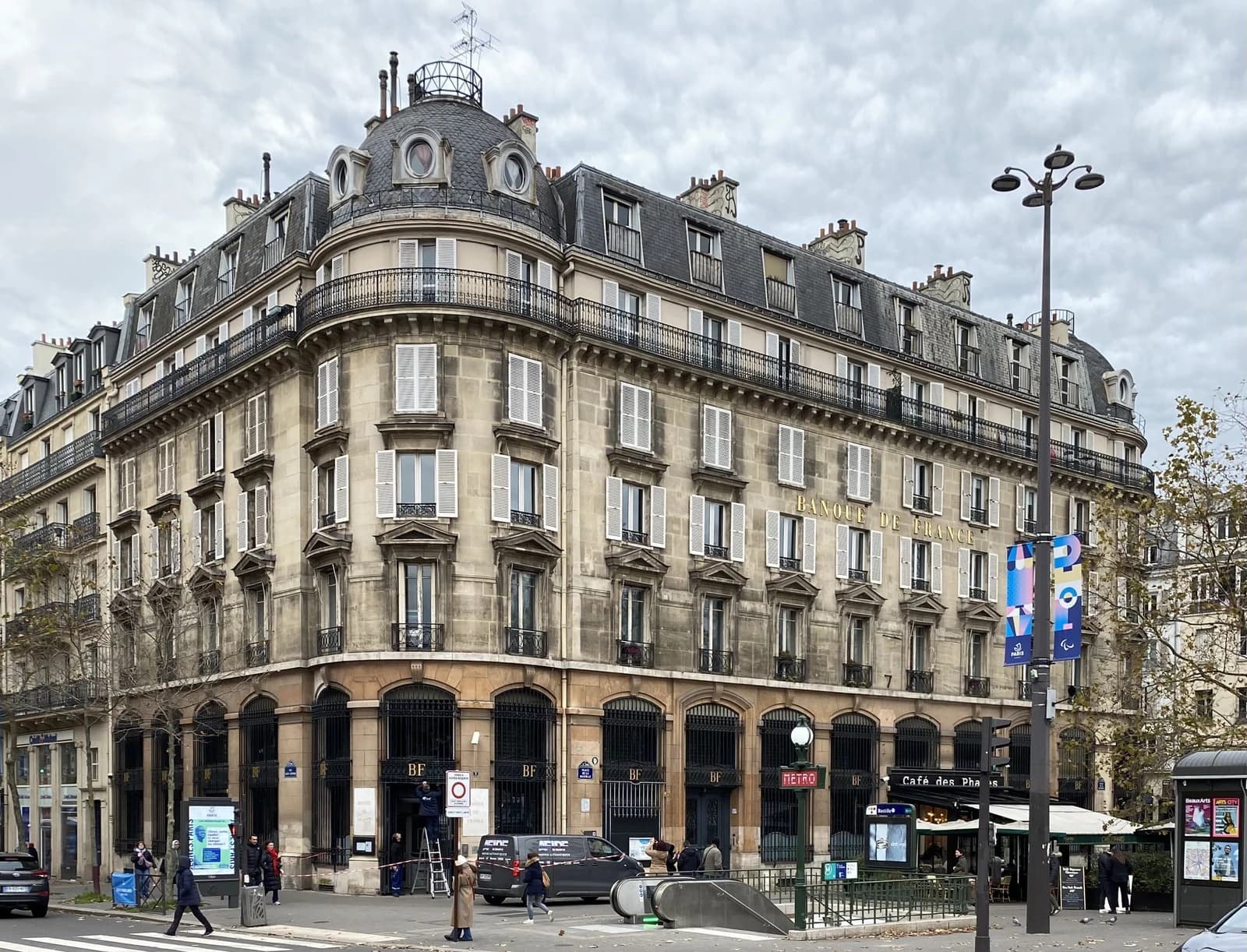 Exterior of Banque de France building in Paris with street scene below.