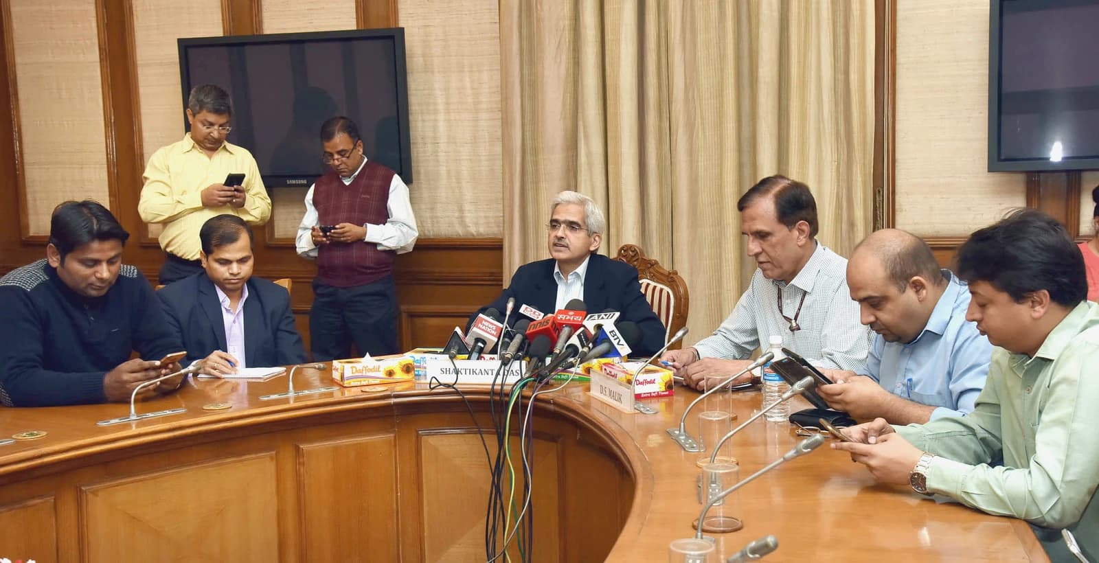 Shaktikanta Das, Secretary Department of Economic Affairs, addressing a press conference.