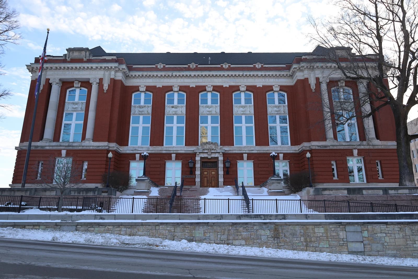 Missouri Supreme Court Building in Jefferson City on a cloudy day with light snow.