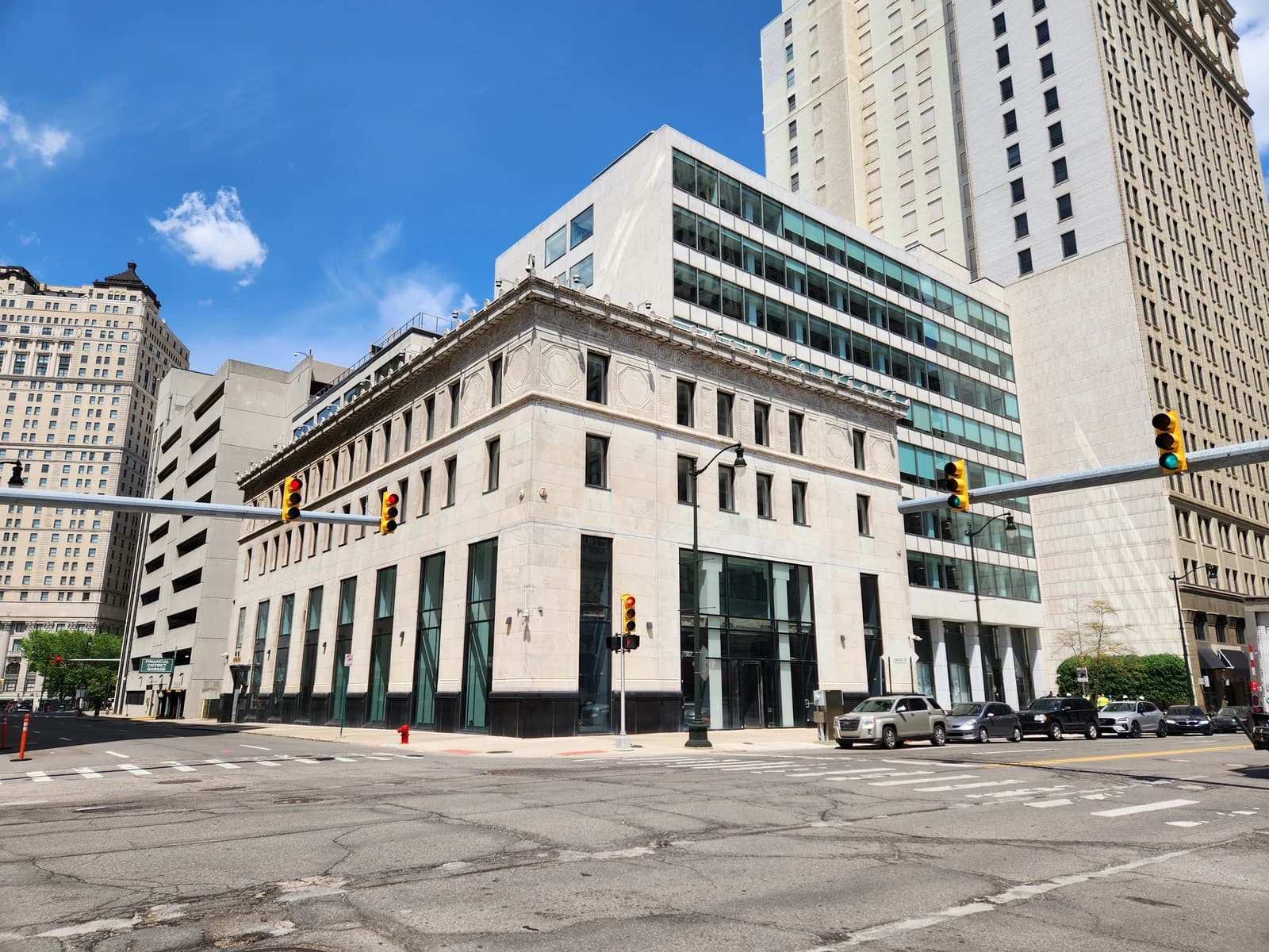 Exterior view of the Federal Reserve Building in Detroit from the southwest at midday.