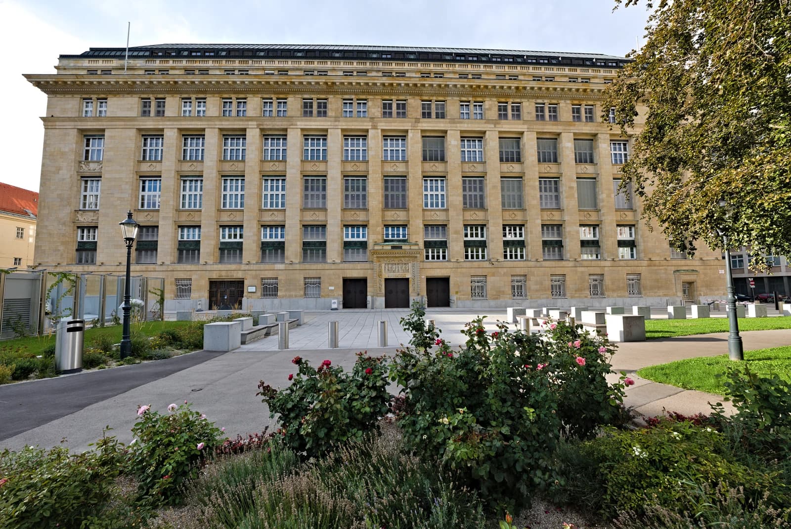 Österreichische Nationalbank building in Vienna, Austria, seen from the street.