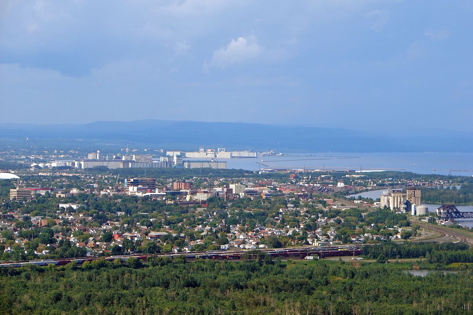Aerial view of Thunder Bay, Ontario showing buildings, trees, and Lake Superior.