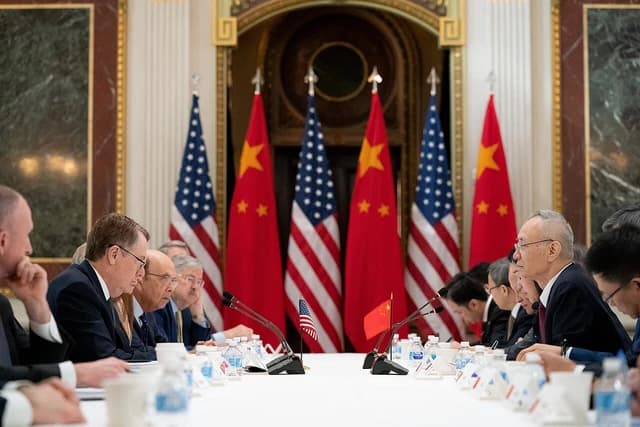 US and Chinese officials attending the 7th discussion on trading issues.