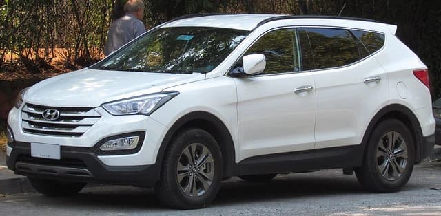 White Hyundai Santa Fe GLS 2.2 CRDi SUV parked on a street.