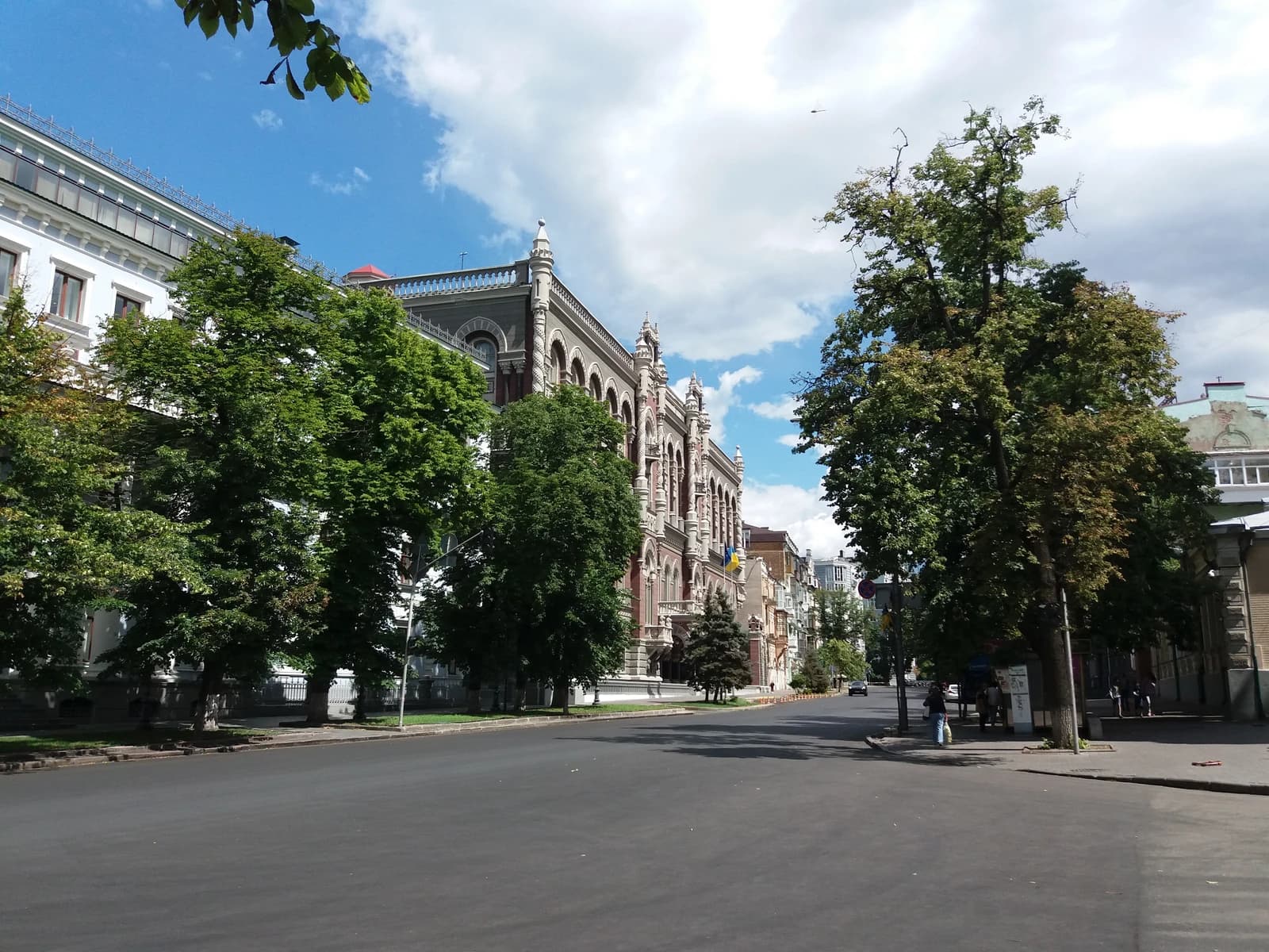 Exterior view of the National Bank of Ukraine building on a sunny day.