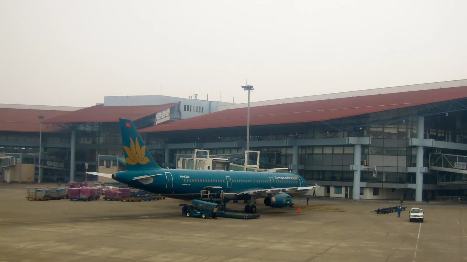 Vietnam Airlines A321 aircraft parked on the tarmac at Noi Bai International Airport.