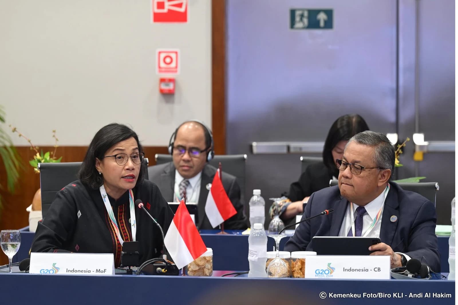 Indonesian Minister of Finance Sri Mulyani speaks at a G20 meeting alongside Bank Indonesia Governor Perry Warjiyo.