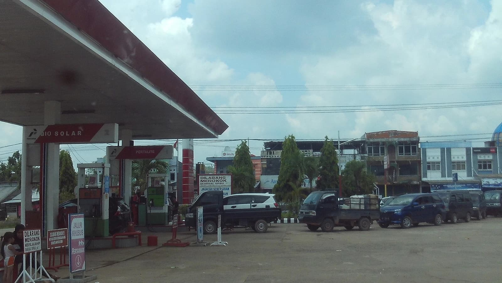 Vehicles waiting at a Pertamina petrol station in Sungai Lilin, Musi Banyuasin.