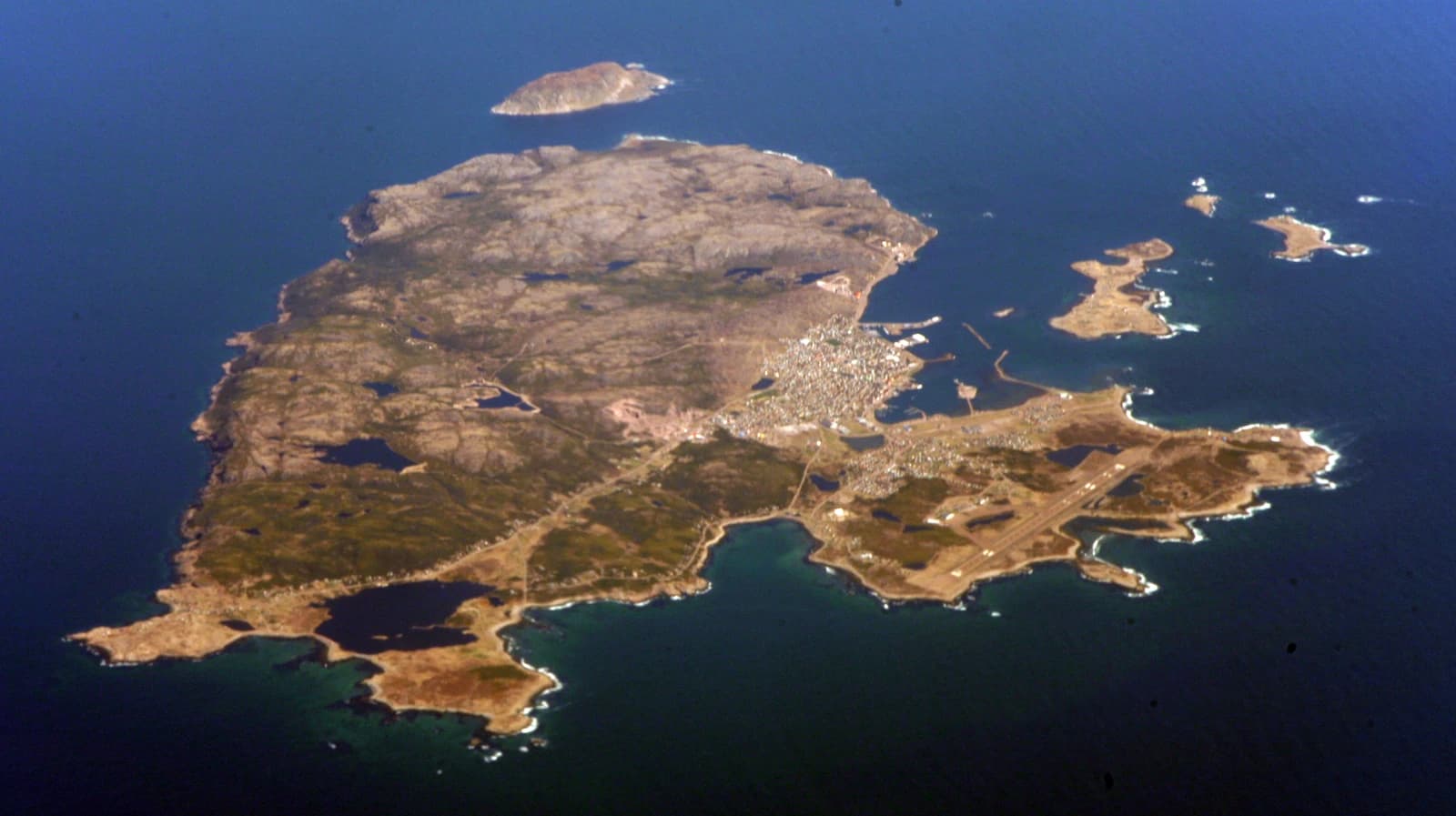 Aerial view showing Saint Pierre Island with its town, airport, and surrounding smaller islands.