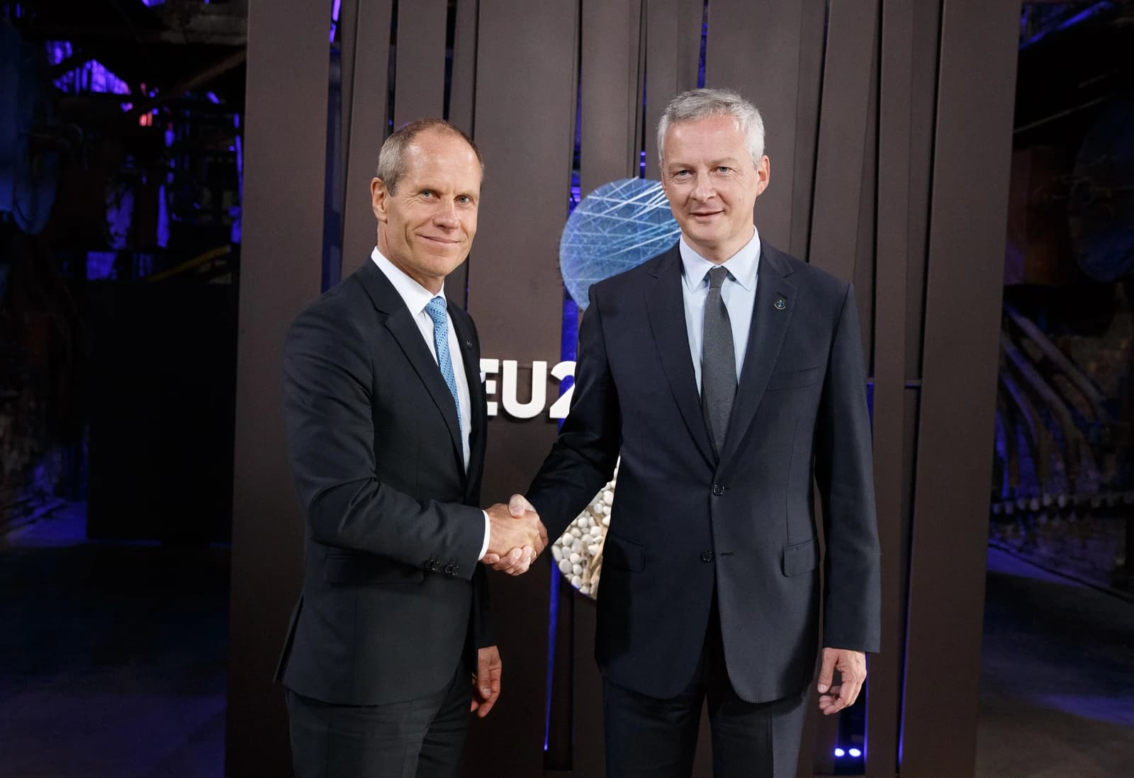 Toomas Tõniste and Bruno Le Maire shake hands during a meeting.
