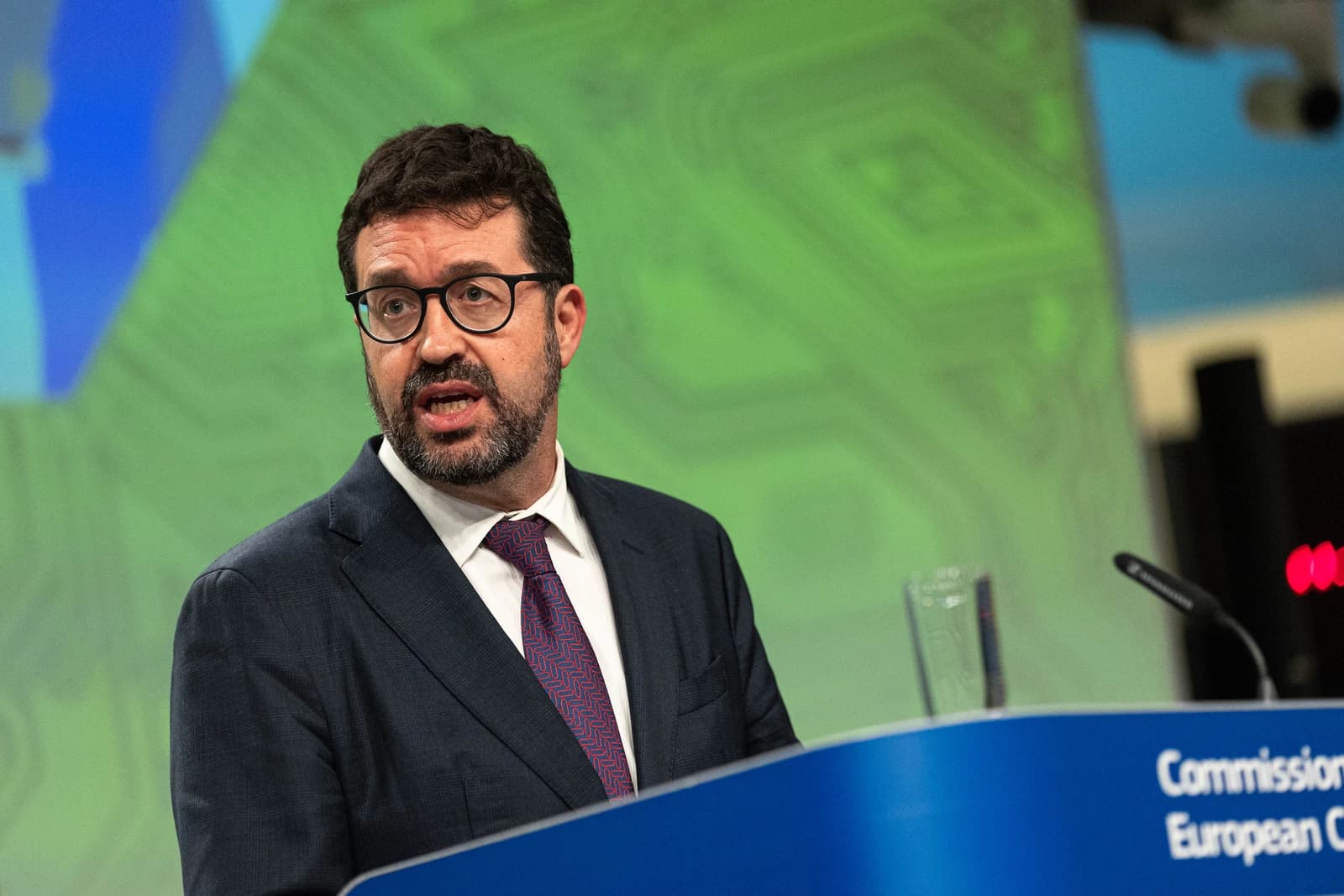 Joaquín Pérez Rey, Spanish Secretary of State, speaking at a press conference.