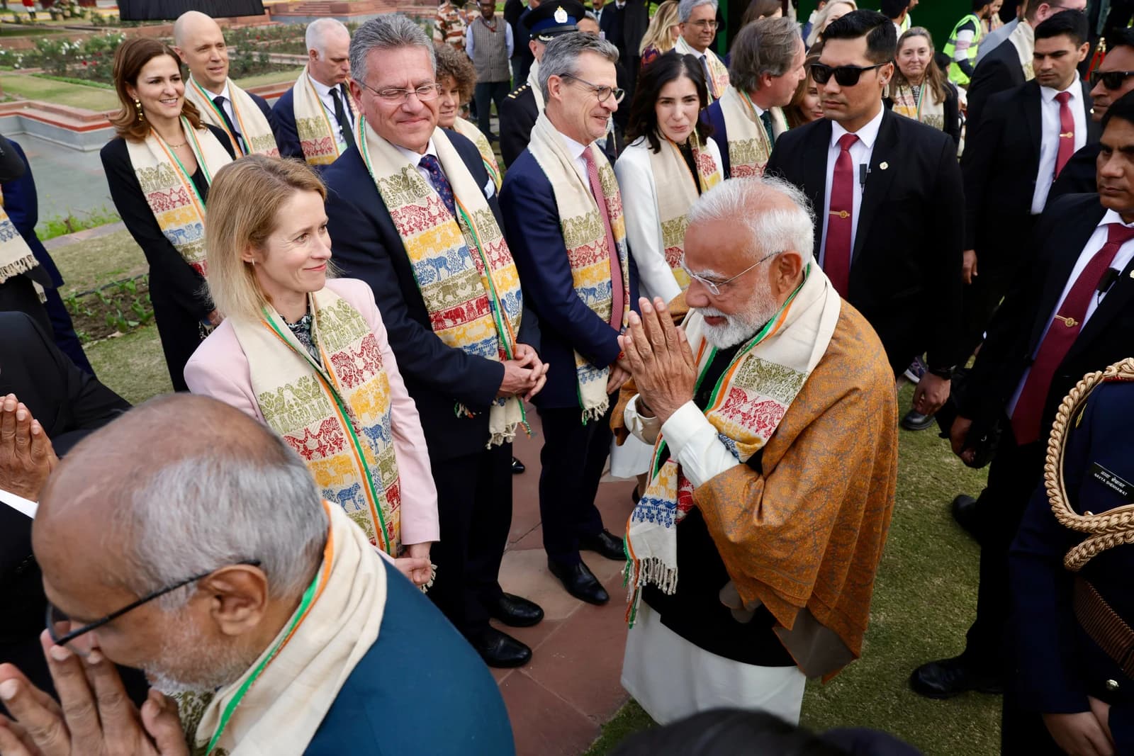 Narendra Modi, Indian Prime Minister, greets Kaja Kallas and Maroš Šefčovič.