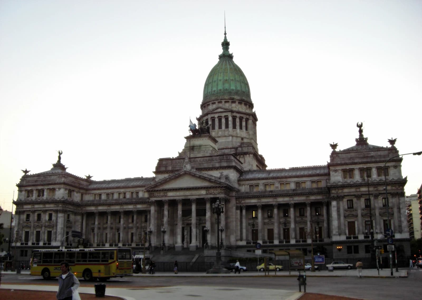 Palacio del Congreso de la Nación Argentina, a large neoclassical building with a green dome, in Buenos Aires.