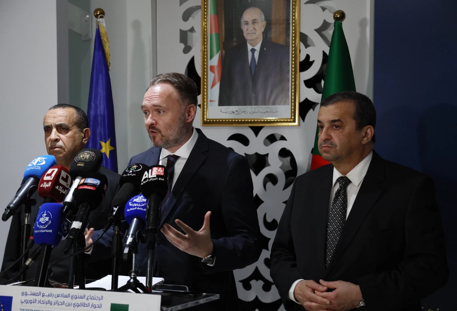 Mourad Adjal, Dan Jørgensen, and Mohamed Arkab at a press conference.