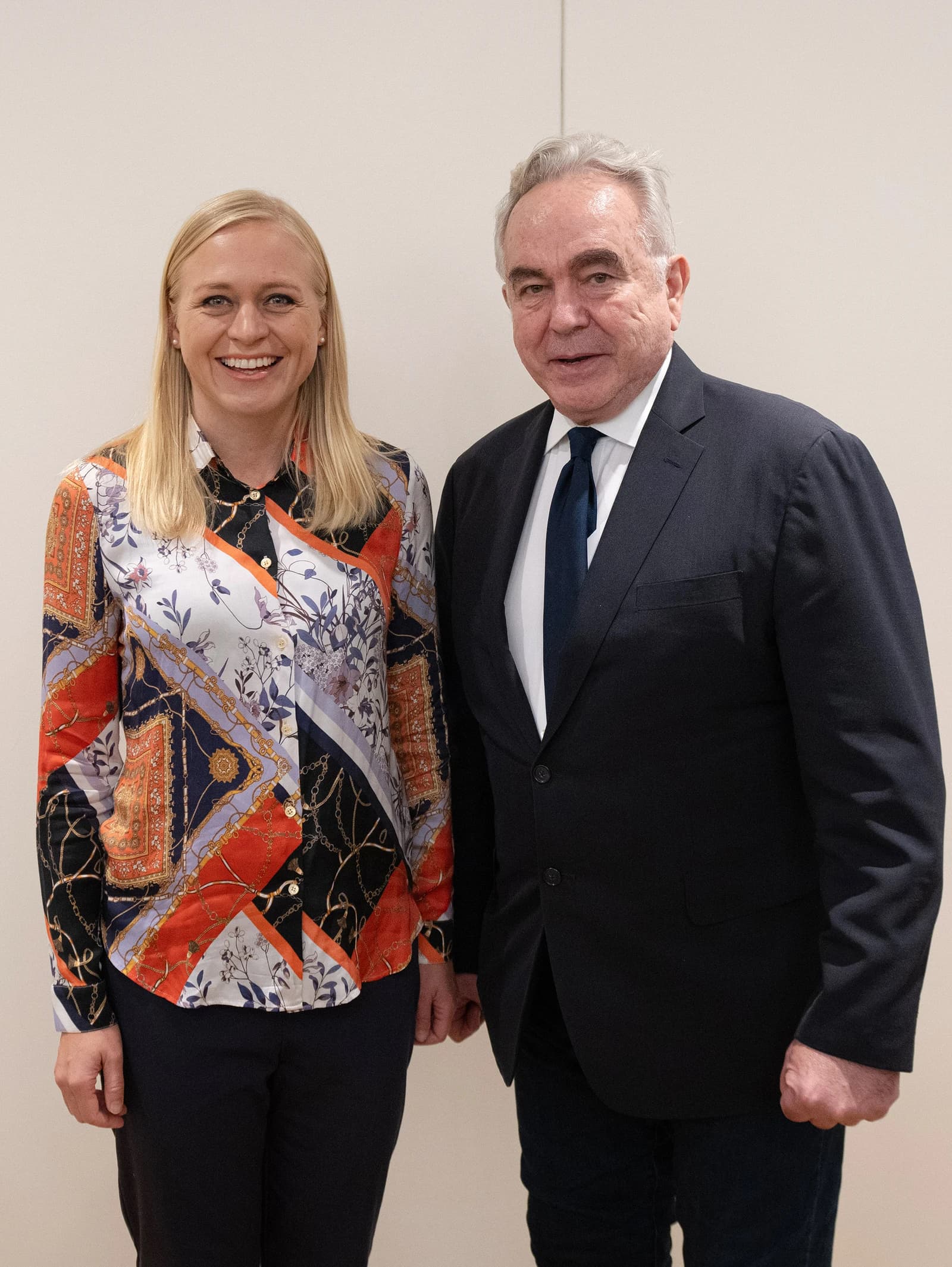 Deputy Secretary of State Kurt Campbell and Finnish Foreign Minister Elina Valtonen posing together.