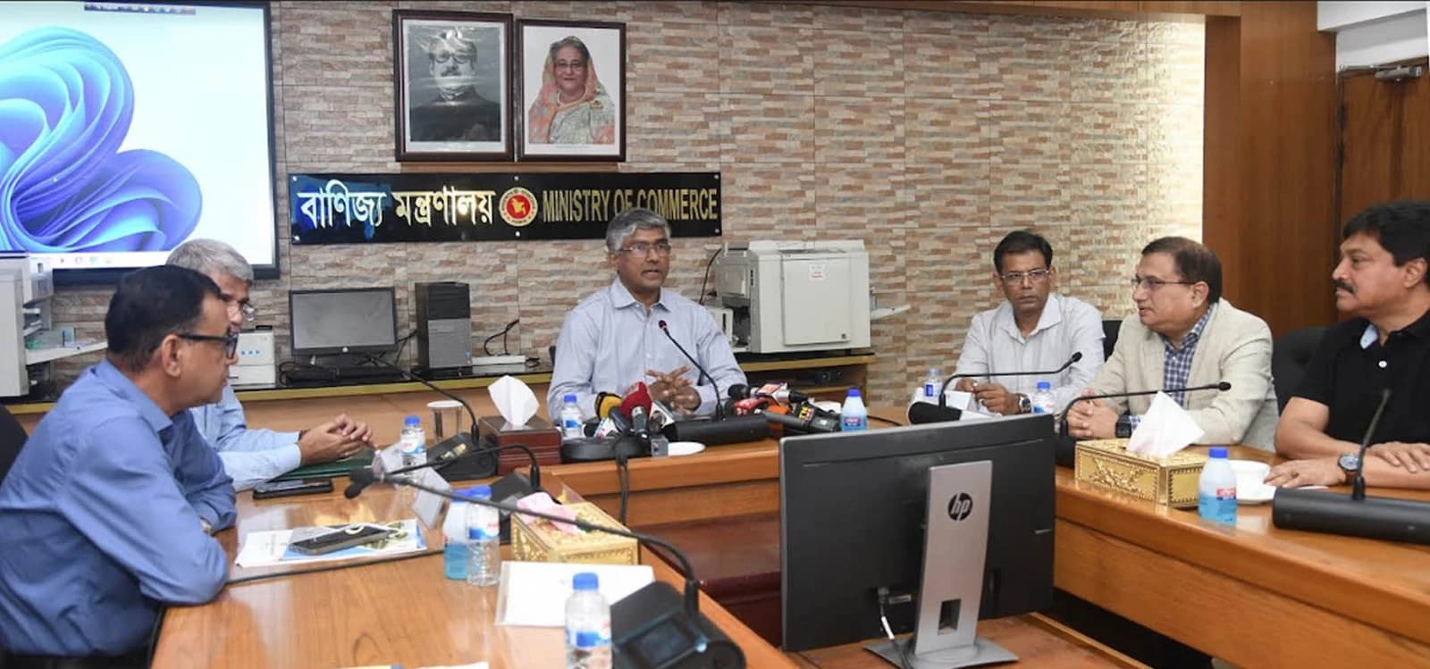 Several government officials attending a meeting on commodity prices at the Ministry of Commerce.