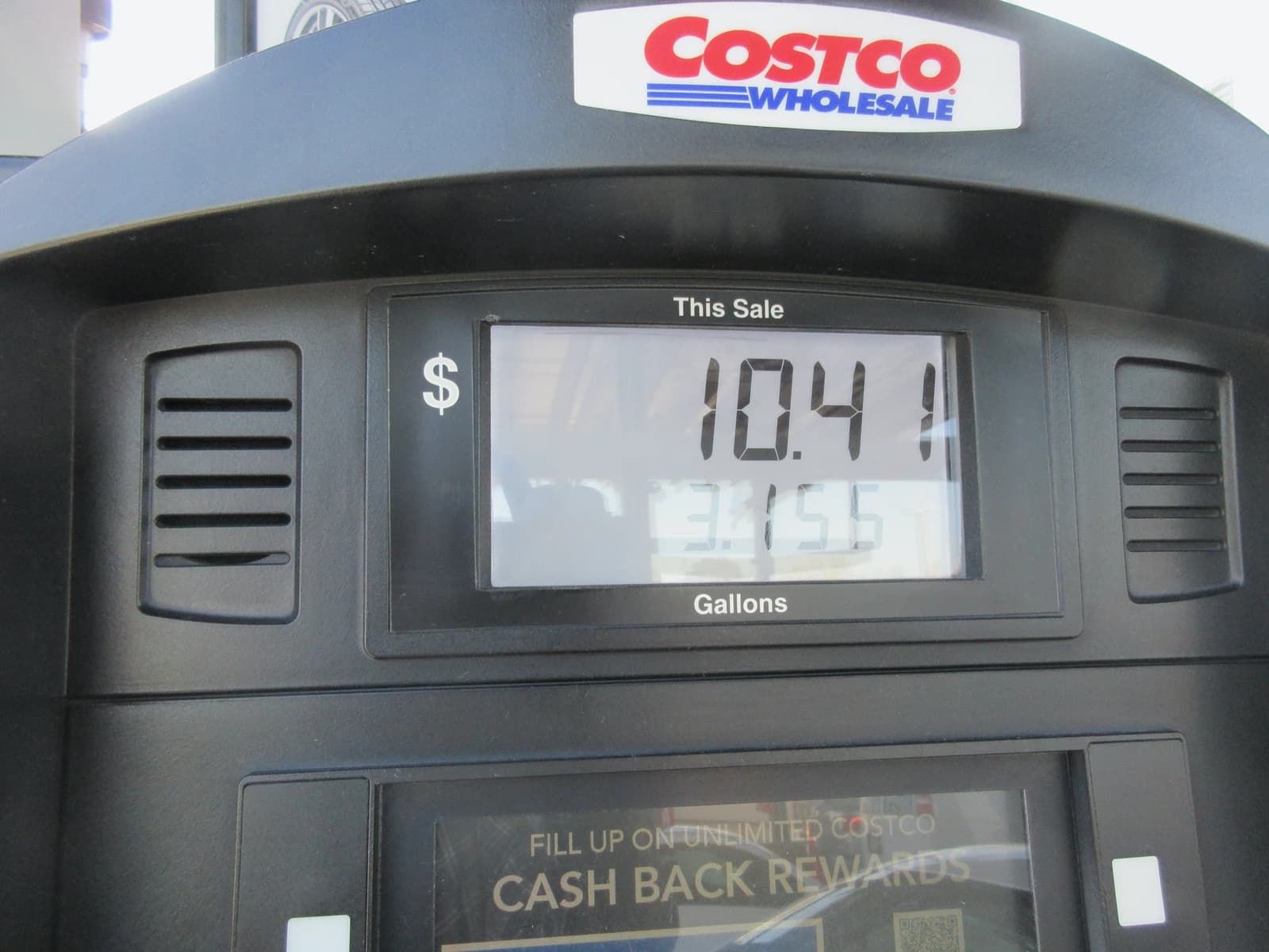 Costco gas pump display showing a sale of 10.41 dollars and 3.155 gallons.