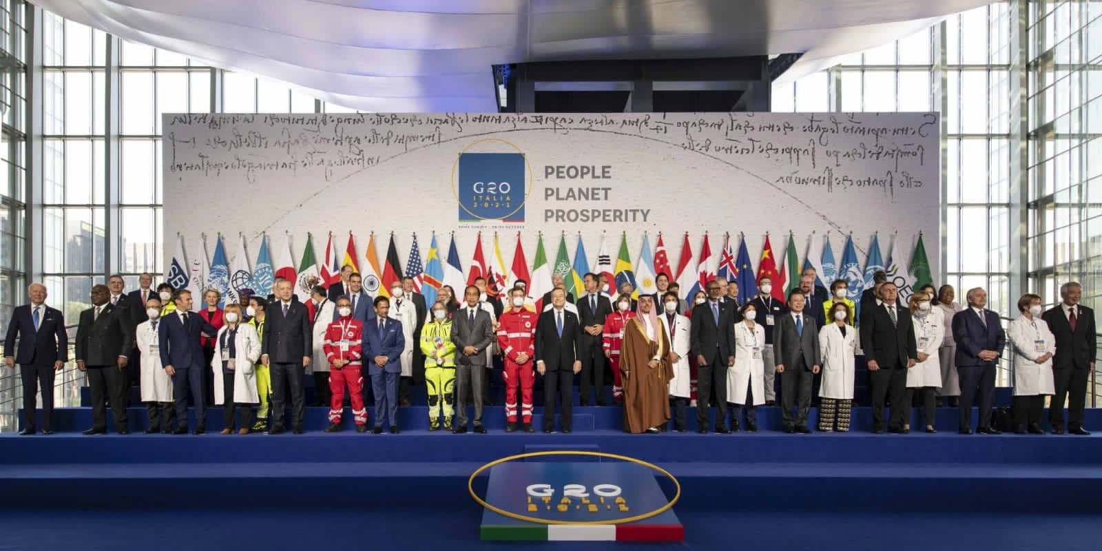 G20 leaders and other representatives from various countries posing for a group photo.